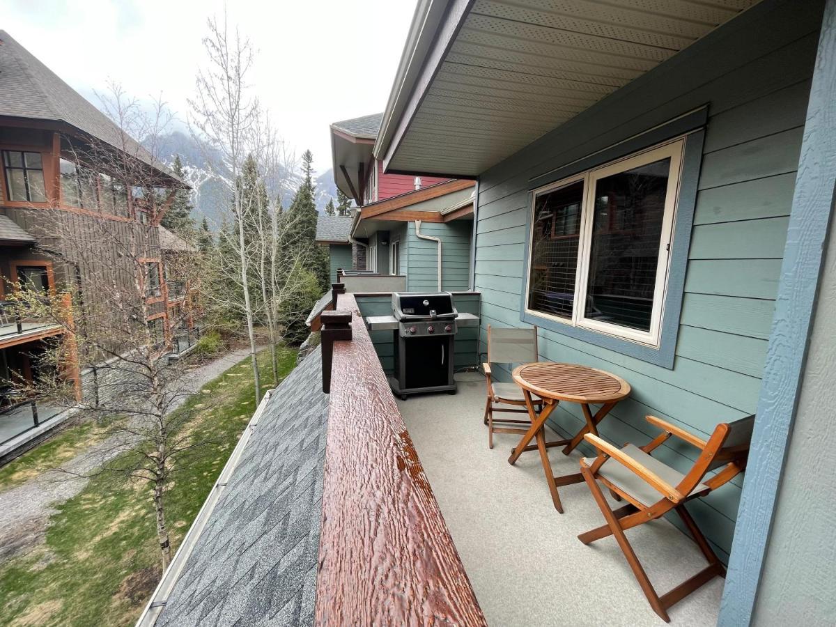 Renovated Condo, 2Br, 2Ba, Heated Pool, 3 Hot Tubs, Pets Welcome! Canmore Exterior photo