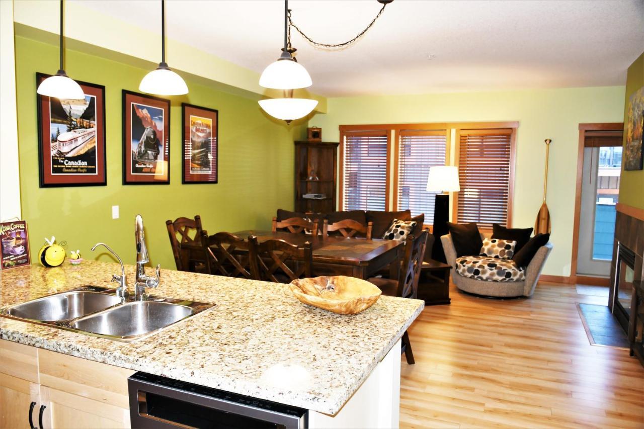 Renovated Condo, 2Br, 2Ba, Heated Pool, 3 Hot Tubs, Pets Welcome! Canmore Exterior photo