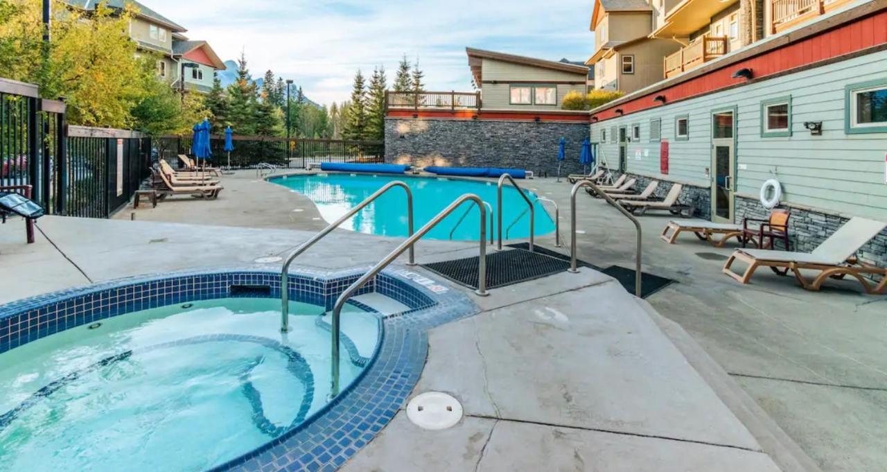 Renovated Condo, 2Br, 2Ba, Heated Pool, 3 Hot Tubs, Pets Welcome! Canmore Exterior photo