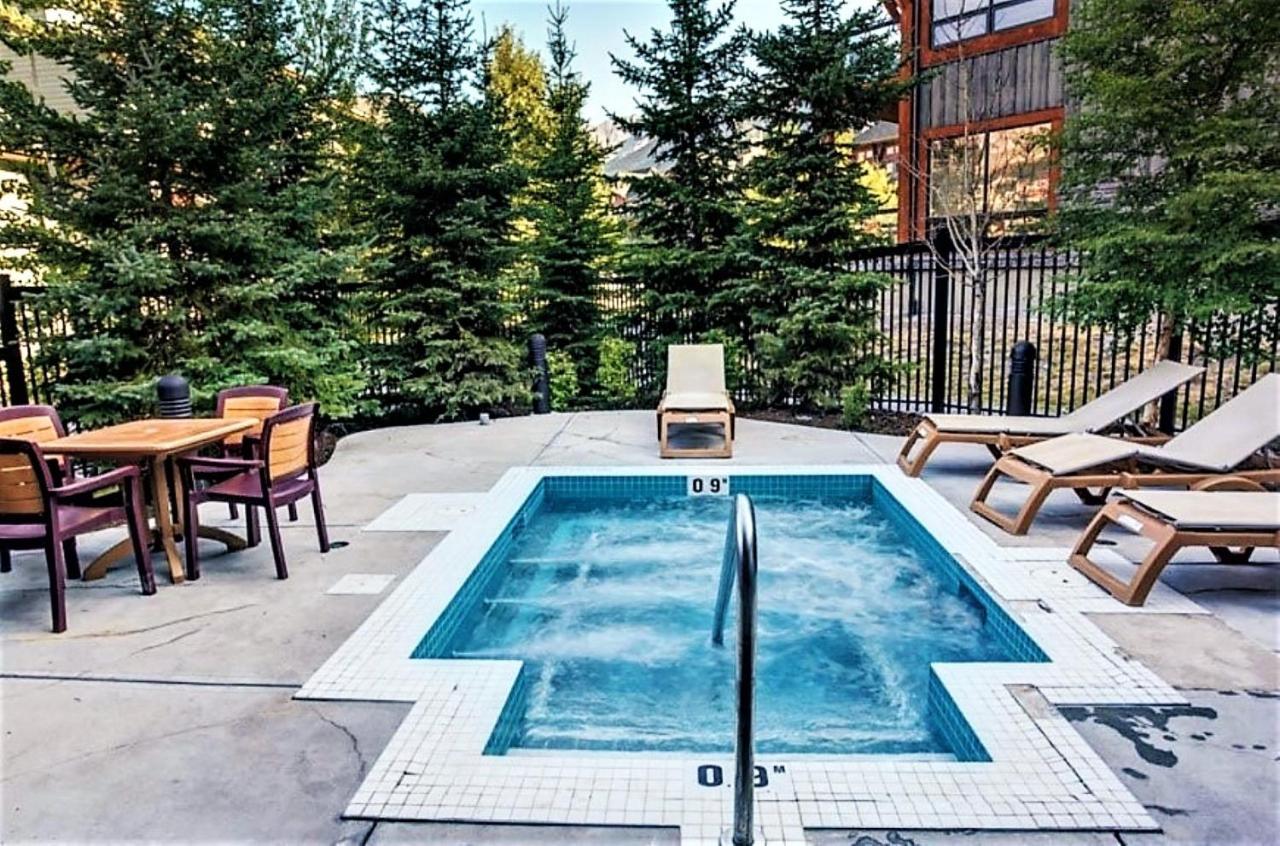 Renovated Condo, 2Br, 2Ba, Heated Pool, 3 Hot Tubs, Pets Welcome! Canmore Exterior photo