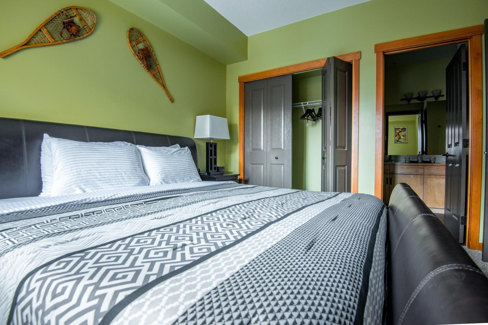 Renovated Condo, 2Br, 2Ba, Heated Pool, 3 Hot Tubs, Pets Welcome! Canmore Exterior photo