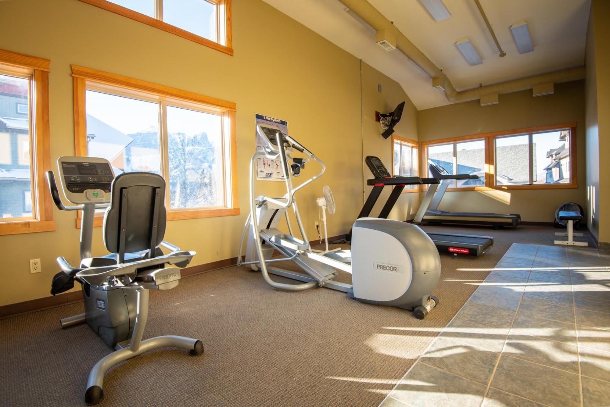 Renovated Condo, 2Br, 2Ba, Heated Pool, 3 Hot Tubs, Pets Welcome! Canmore Exterior photo