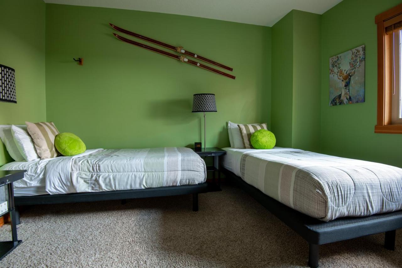 Renovated Condo, 2Br, 2Ba, Heated Pool, 3 Hot Tubs, Pets Welcome! Canmore Exterior photo