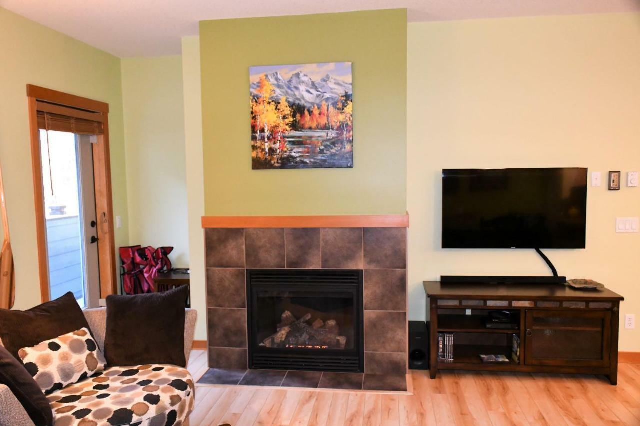 Renovated Condo, 2Br, 2Ba, Heated Pool, 3 Hot Tubs, Pets Welcome! Canmore Exterior photo